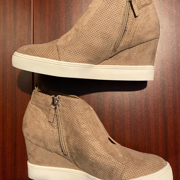 MIA Shoes - MIA Cristie Wedge taupe suede sneaker